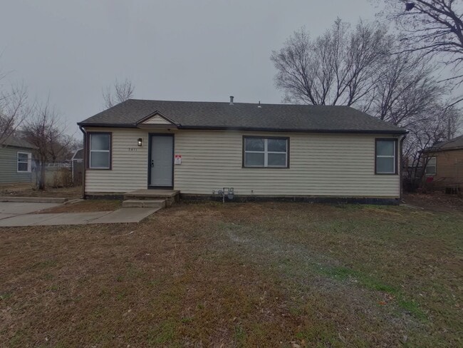 property at 2611 E Shadybrook Ln