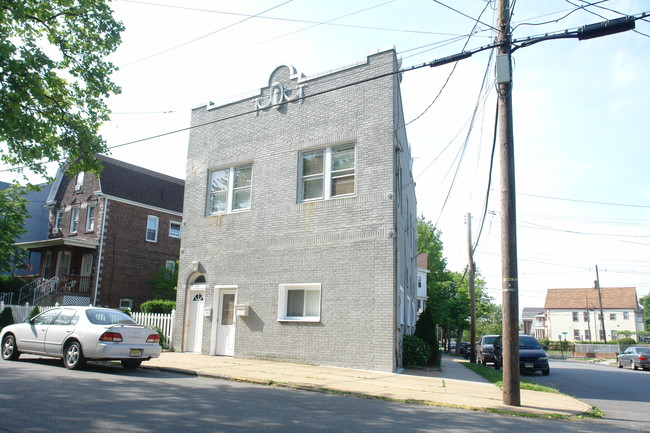 427 Compton Ave in Perth Amboy, NJ - Building Photo - Building Photo