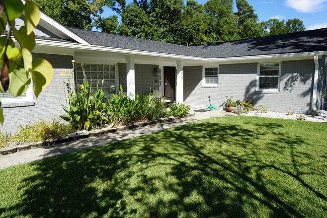 109 E Sand Hills Dr in Wilmington, NC - Building Photo - Building Photo