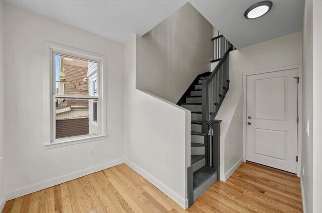 25 Brinsley St in Boston, MA - Foto de edificio - Building Photo