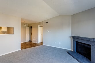 Westward Heights in Denver, CO - Foto de edificio - Interior Photo