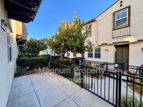 40372 Calle Real in Murrieta, CA - Building Photo - Building Photo