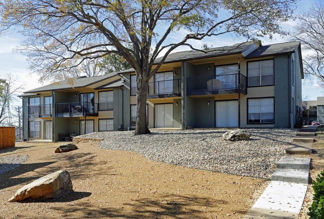 Westdale Hills Firestone in Hurst, TX - Foto de edificio - Building Photo