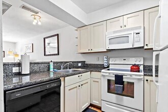 2228 SW 39th Dr in Gainesville, FL - Building Photo - Building Photo