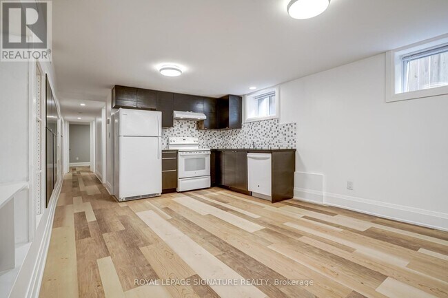 250 Nairn Ave in Toronto, ON - Building Photo - Building Photo
