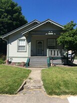 1304 8th St in La Grande, OR - Building Photo