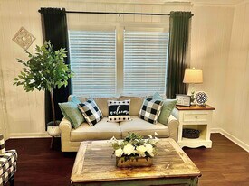 301 E Lafayette St, Unit Unit 2 in Abbeville, LA - Building Photo