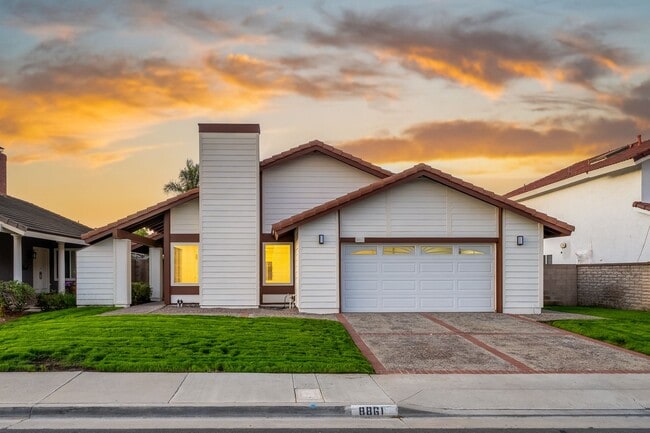 8861 Dorsett Dr in Huntington Beach, CA - Building Photo - Building Photo