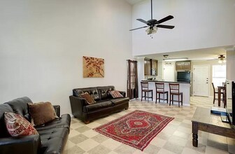 1708 Boardwalk Ct in College Station, TX - Foto de edificio - Building Photo