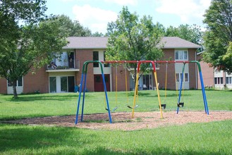 Evergreen Terrace in Carbondale, IL - Building Photo - Building Photo