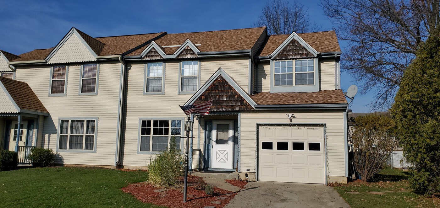 1359 Apple Blossom Dr in Yardley, PA - Building Photo