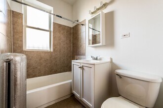 7612 S Kingston Chicago, IL 60649 in Chicago, IL - Building Photo - Building Photo