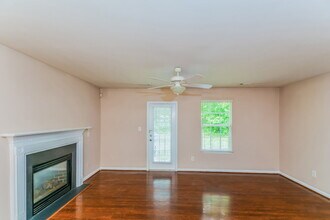 215 N Fuquay Springs Ave in Fuquay Varina, NC - Building Photo - Building Photo