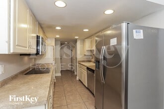 3923 Treeline Dr in Dallas, TX - Foto de edificio - Building Photo