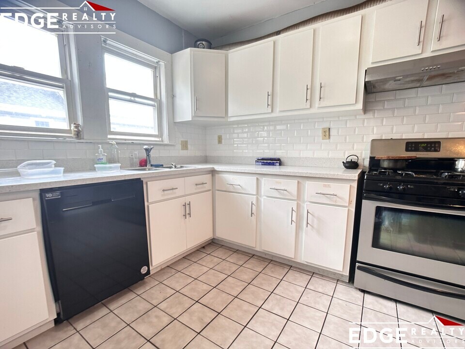 16 Priscilla Rd, Unit 1 in Boston, MA - Foto de edificio