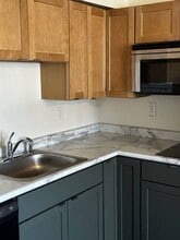 FAIRVIEW - AVAILABLE JULY 2024 in Bloomington, IN - Foto de edificio - Building Photo