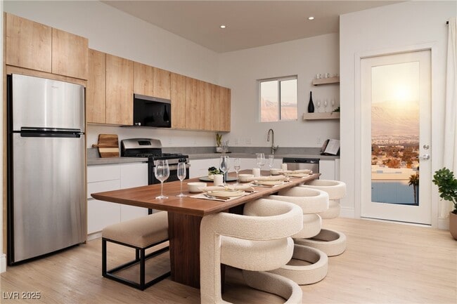 5050 E Russell Rd in Las Vegas, NV - Building Photo - Building Photo