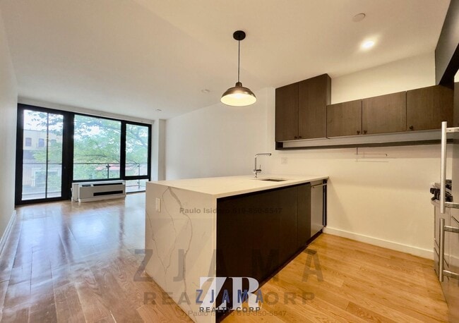 property at 25 E 19th St