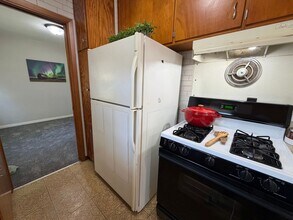 1240 Eleanor Dr in Waterloo, IA - Building Photo - Building Photo