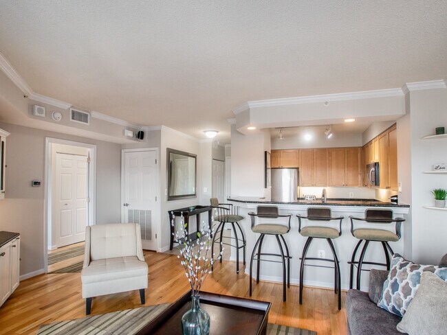 3101 N Hampton Dr, Unit 1009 in Alexandria, VA - Foto de edificio - Building Photo