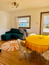 22 Jarrett St in Asheville, NC - Foto de edificio - Building Photo
