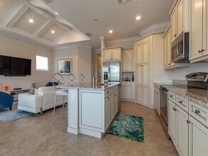 6561 Dominica Dr in Naples, FL - Foto de edificio - Building Photo