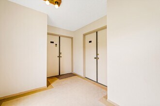 1037 N Vista St, Unit 305 in West Hollywood, CA - Building Photo - Building Photo