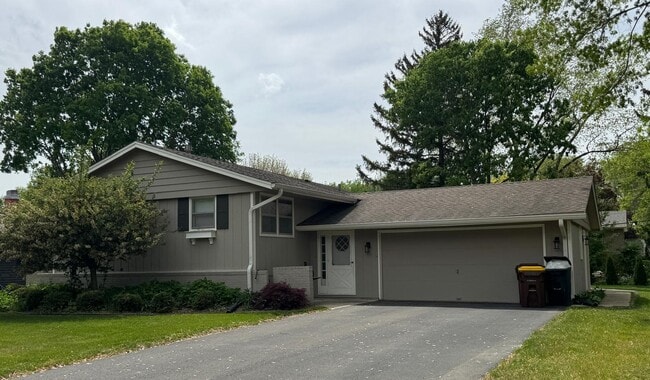 property at 1698 Williamsburg Rd