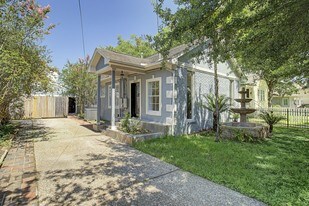 1423 Alexander St in Houston, TX - Building Photo