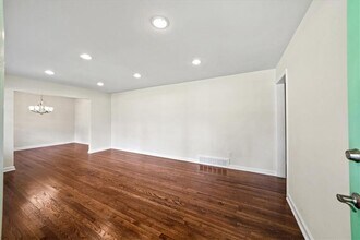 2038 S Akin Dr in Atlanta, GA - Building Photo - Building Photo