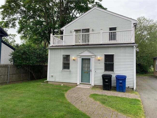 16 Cummings Rd in Newport, RI - Building Photo - Building Photo