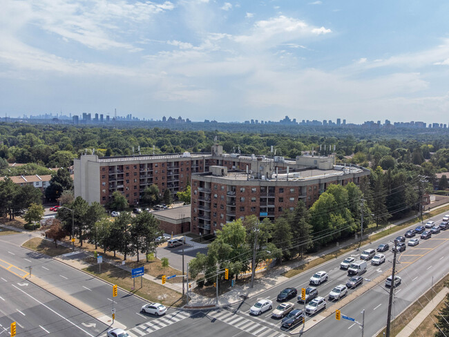 Cliffwood Manor in Toronto, ON - Building Photo - Building Photo