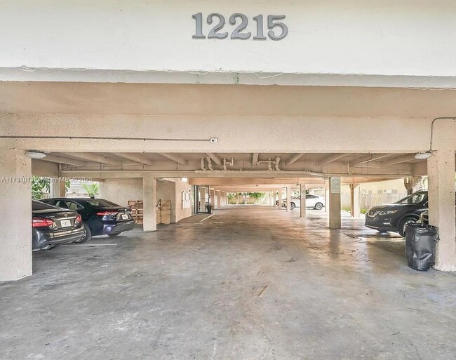 12215 W Dixie Hwy in North Miami, FL - Building Photo - Building Photo