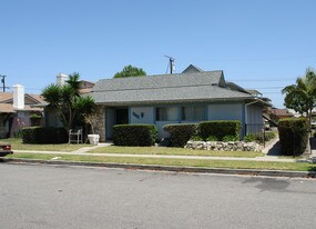 7621 Amazon Dr in Huntington Beach, CA - Building Photo