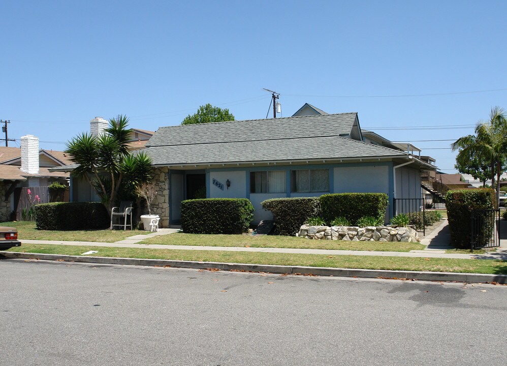 7621 Amazon Dr in Huntington Beach, CA - Building Photo