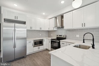 5633 Warrington Ave in Philadelphia, PA - Building Photo - Building Photo