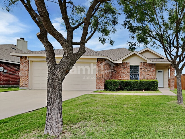 property at 2912 Mockingbird St