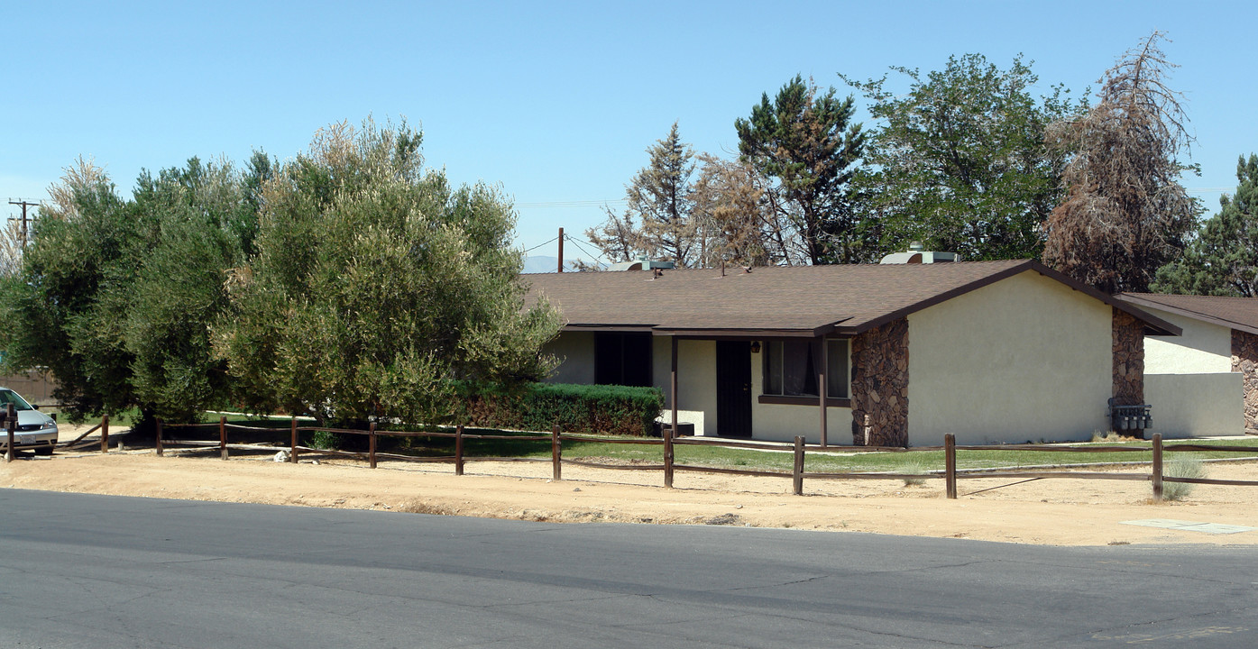 15776 St Timothy Rd in Apple Valley, CA - Building Photo