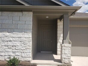 104 Mountain Maple St in Hutto, TX - Building Photo - Building Photo