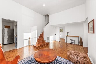 543 Fernwood Pacific Dr in Topanga, CA - Building Photo - Building Photo