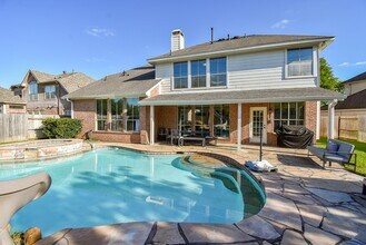 5926 Brook Bend Dr in Sugar Land, TX - Building Photo - Building Photo