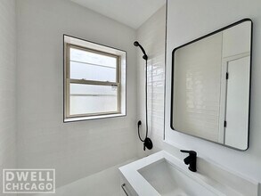 1553 W Hollywood Ave, Unit 1 in Chicago, IL - Building Photo - Building Photo