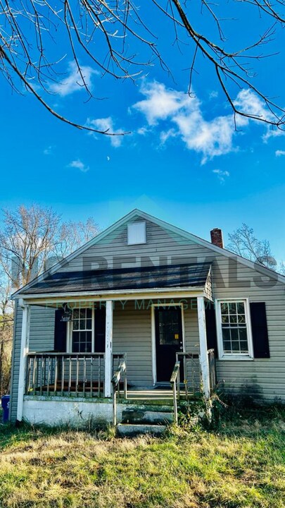 4126 Kivett Dr in Jamestown, NC - Building Photo