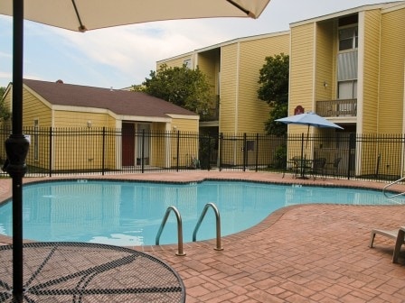 Rock Creek Apartments in Metairie, LA - Foto de edificio - Building Photo
