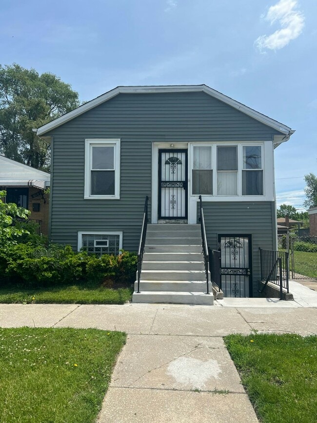 property at 11415 S Elizabeth St