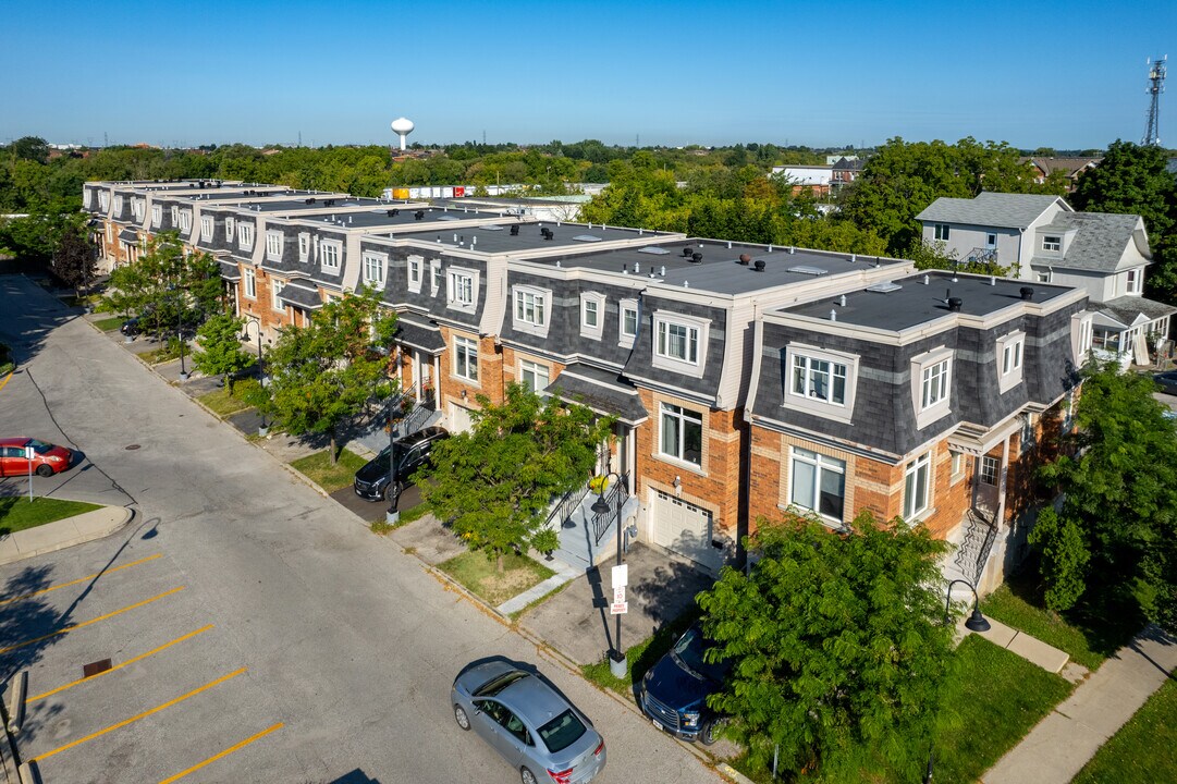 8048 Kipling Av in Vaughan, ON - Building Photo