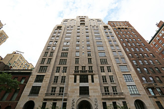 135 E 79th St in New York, NY - Building Photo - Building Photo