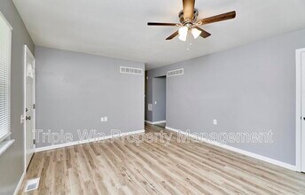 2325 Golfway St in St. Charles, MO - Building Photo - Building Photo