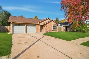 122 White Cedar St in Houston, TX - Building Photo