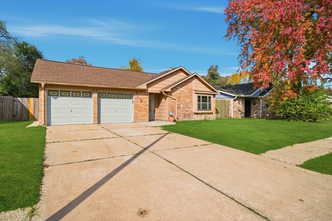 122 White Cedar St in Houston, TX - Building Photo - Building Photo